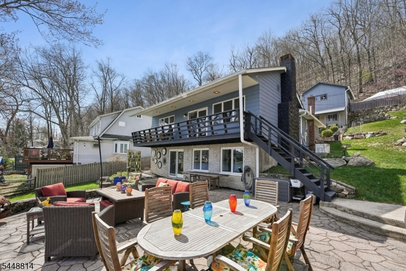 213 Hudson Ave
