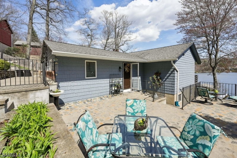 213 Hudson Ave