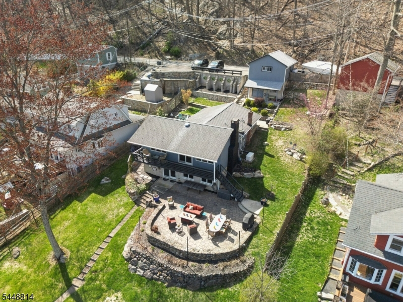 213 Hudson Ave
