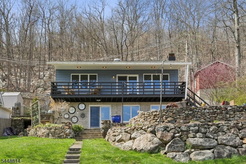 213 Hudson Ave