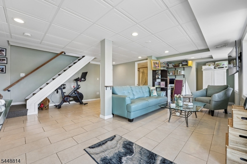 213 Hudson Ave