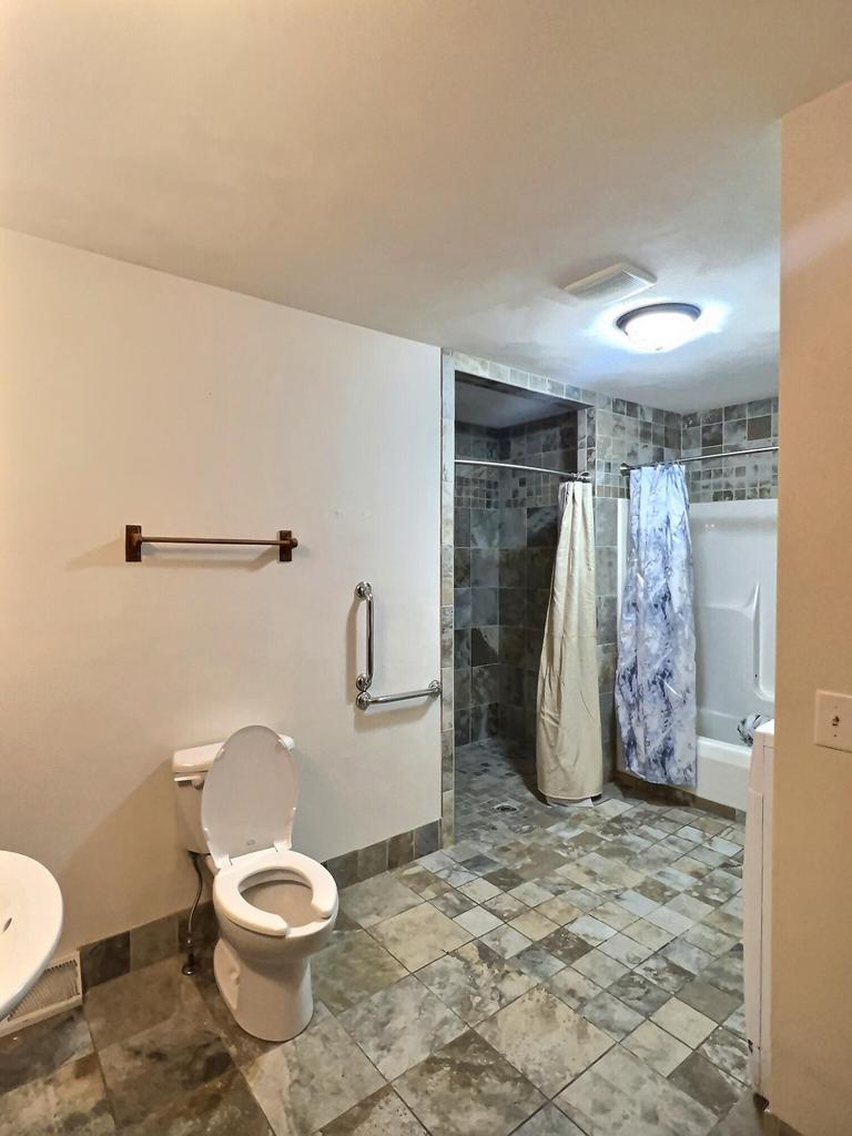 550 Ritsher STREET Unit: 552