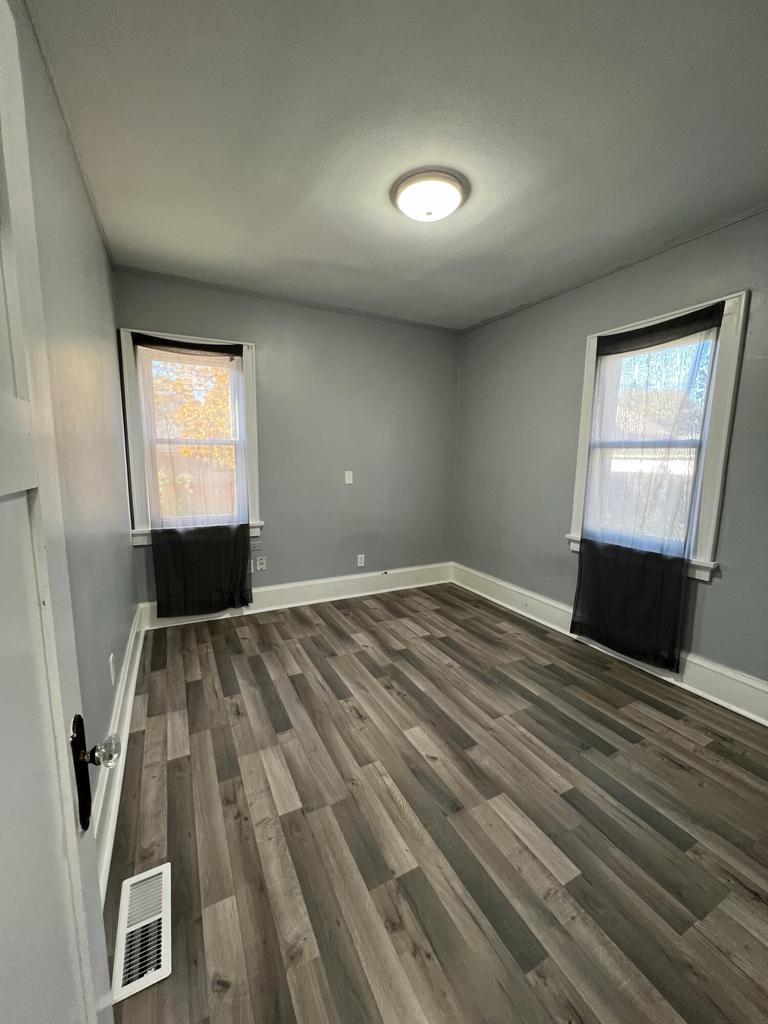 2863 North 38th STREET