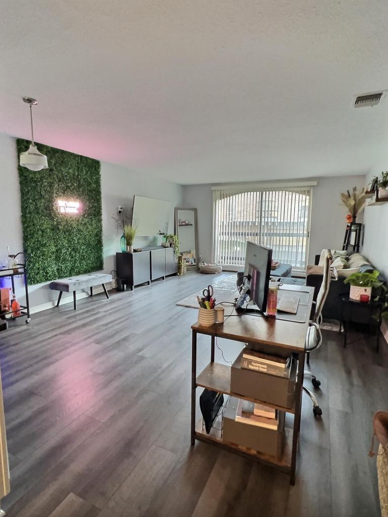 11927 West Appleton AVENUE 15