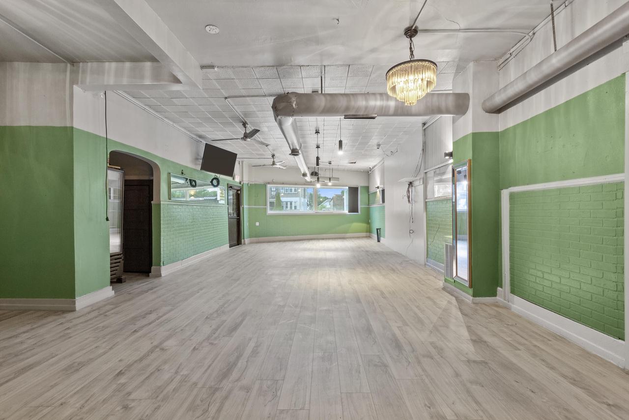 3941 North Teutonia AVENUE 3943