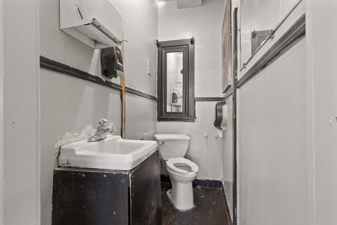 3941 North Teutonia AVENUE 3943