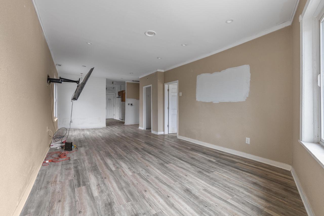 3941 North Teutonia AVENUE 3943