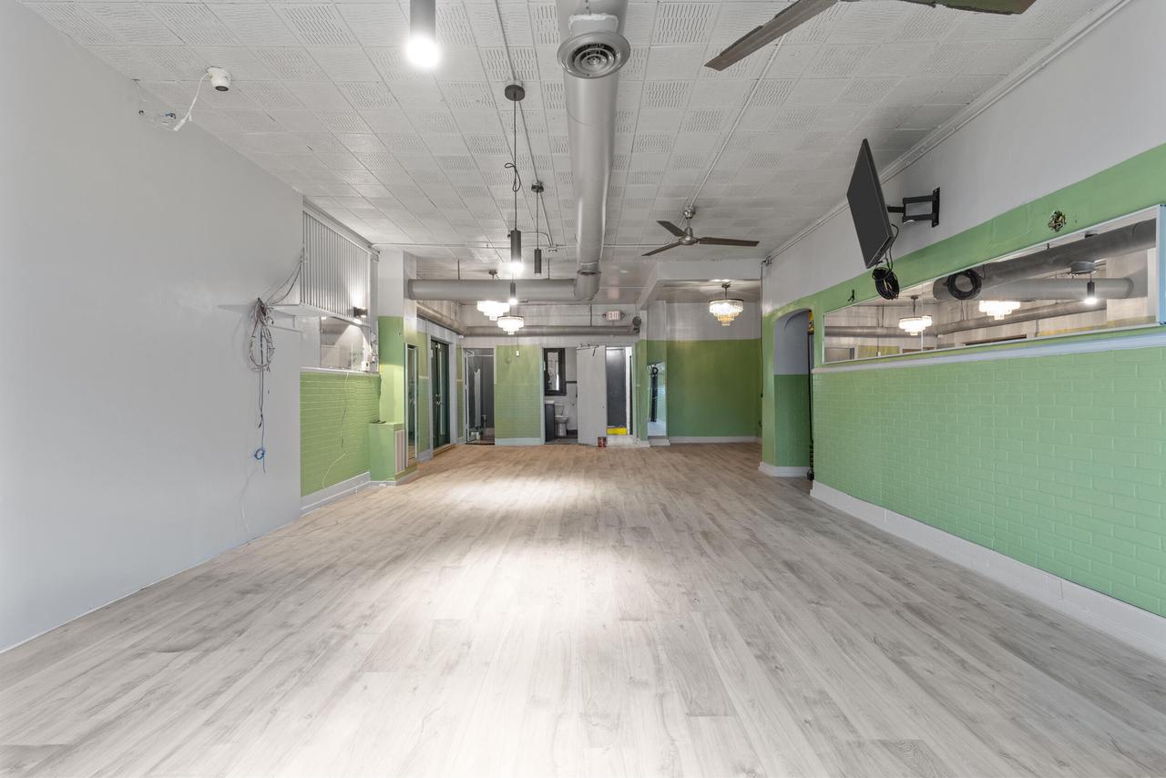 3941 North Teutonia AVENUE 3943