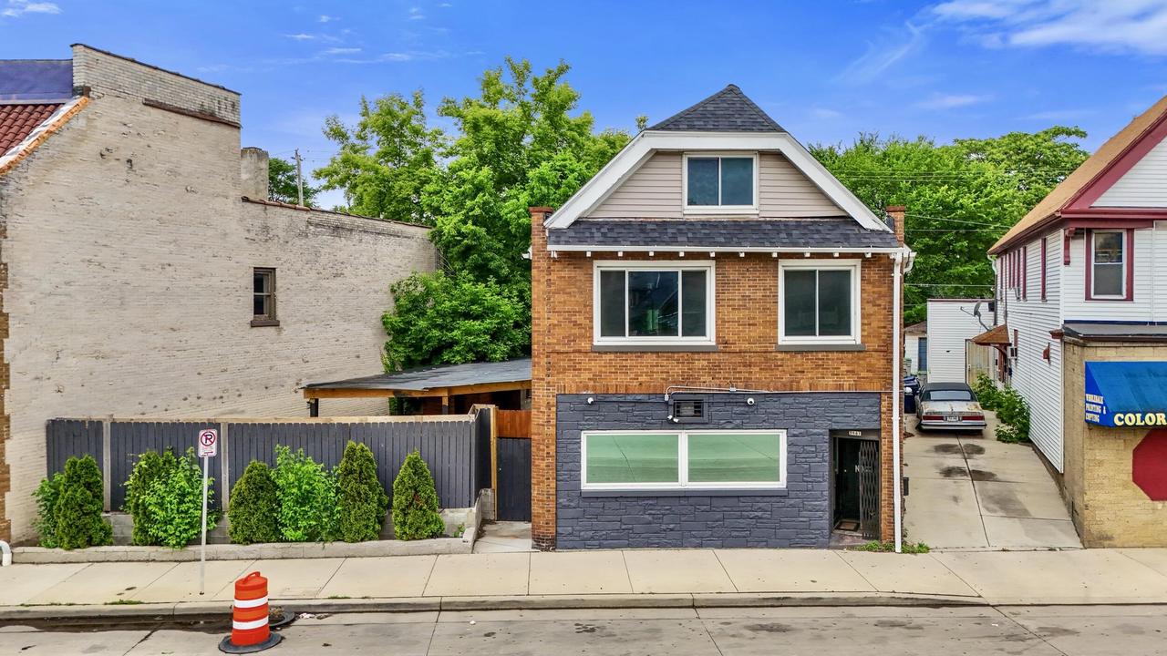 3941 North Teutonia AVENUE 3943