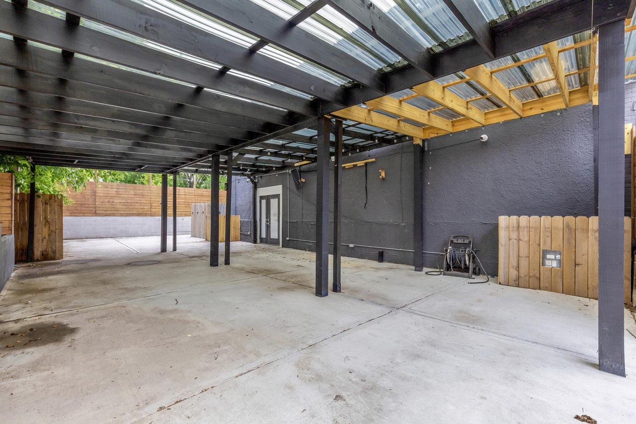 3941 North Teutonia AVENUE 3943