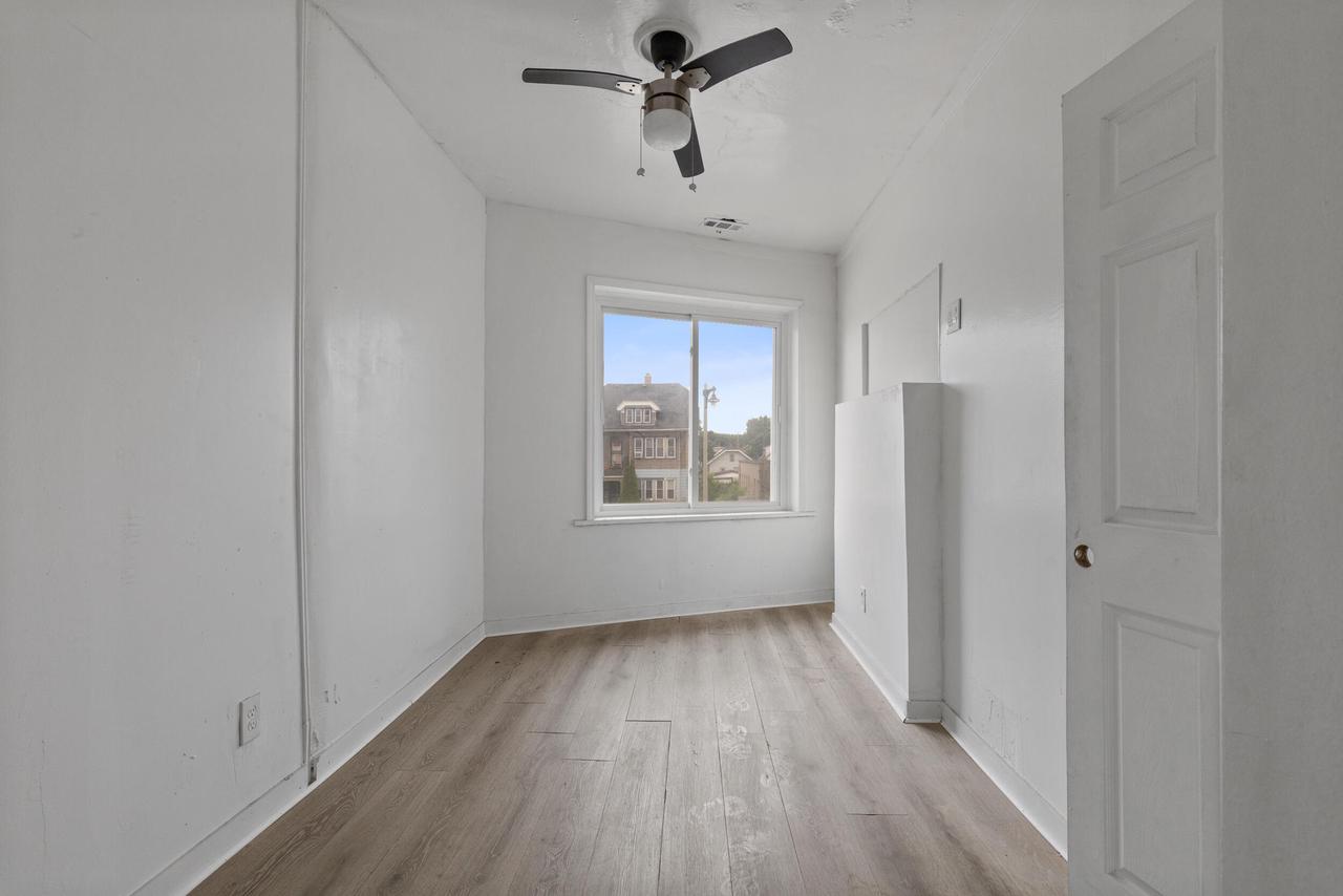 3941 North Teutonia AVENUE 3943