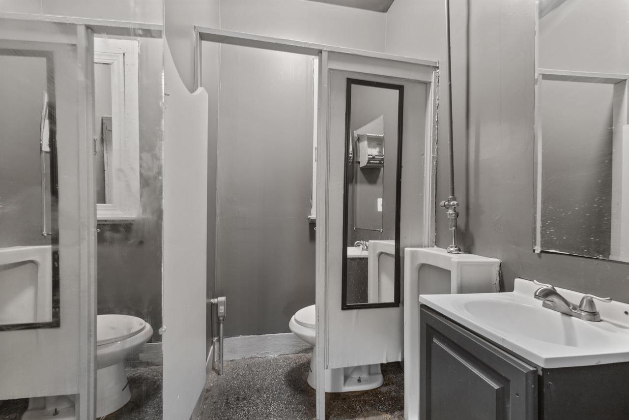 3941 North Teutonia AVENUE 3943