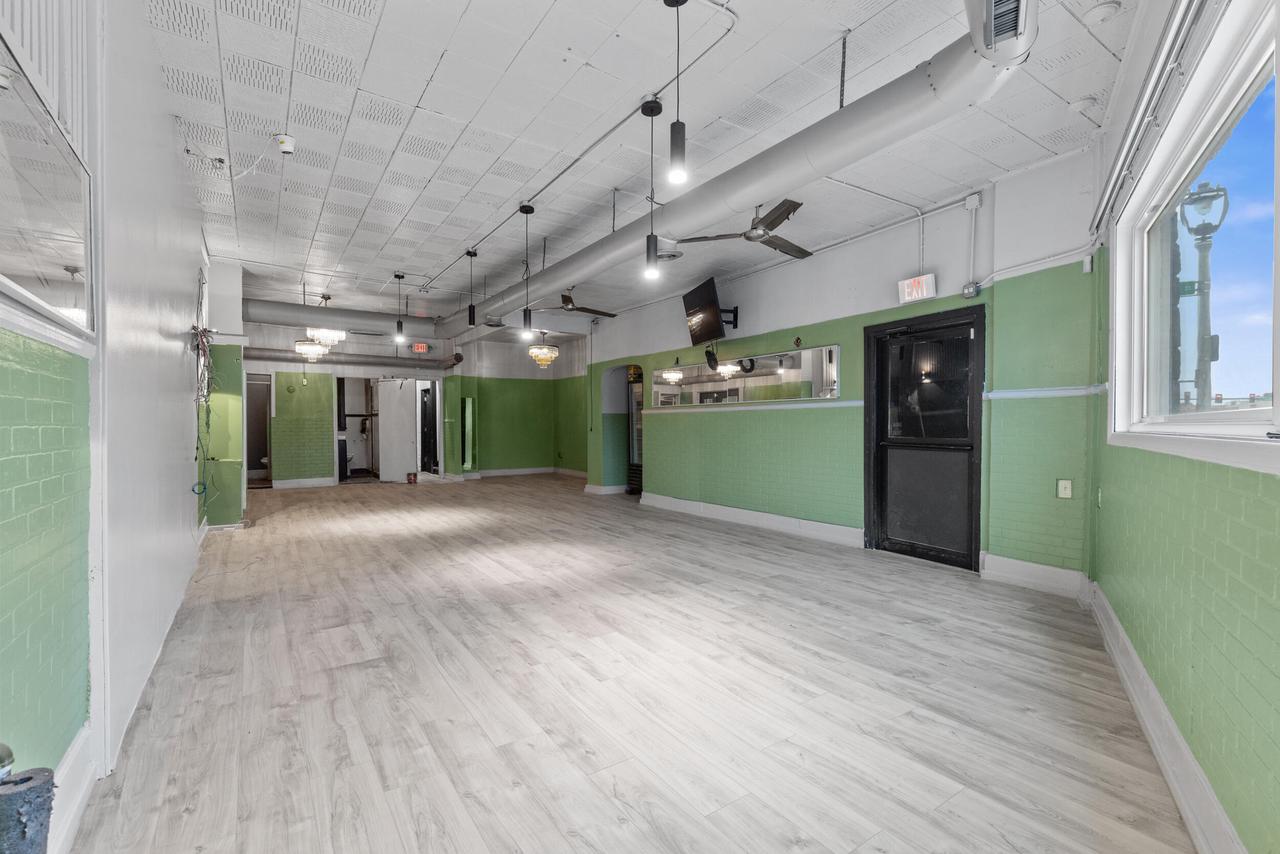 3941 North Teutonia AVENUE 3943