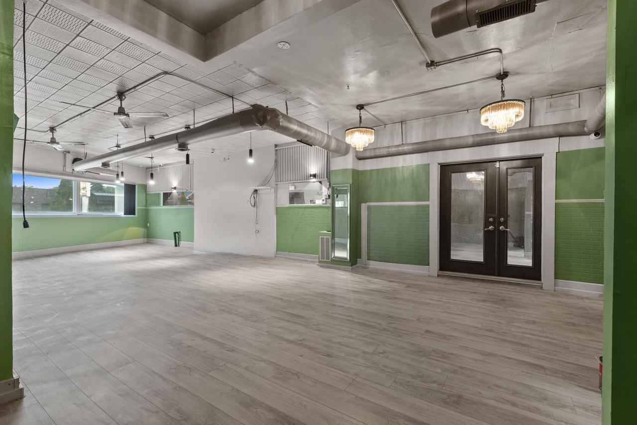 3941 North Teutonia AVENUE 3943