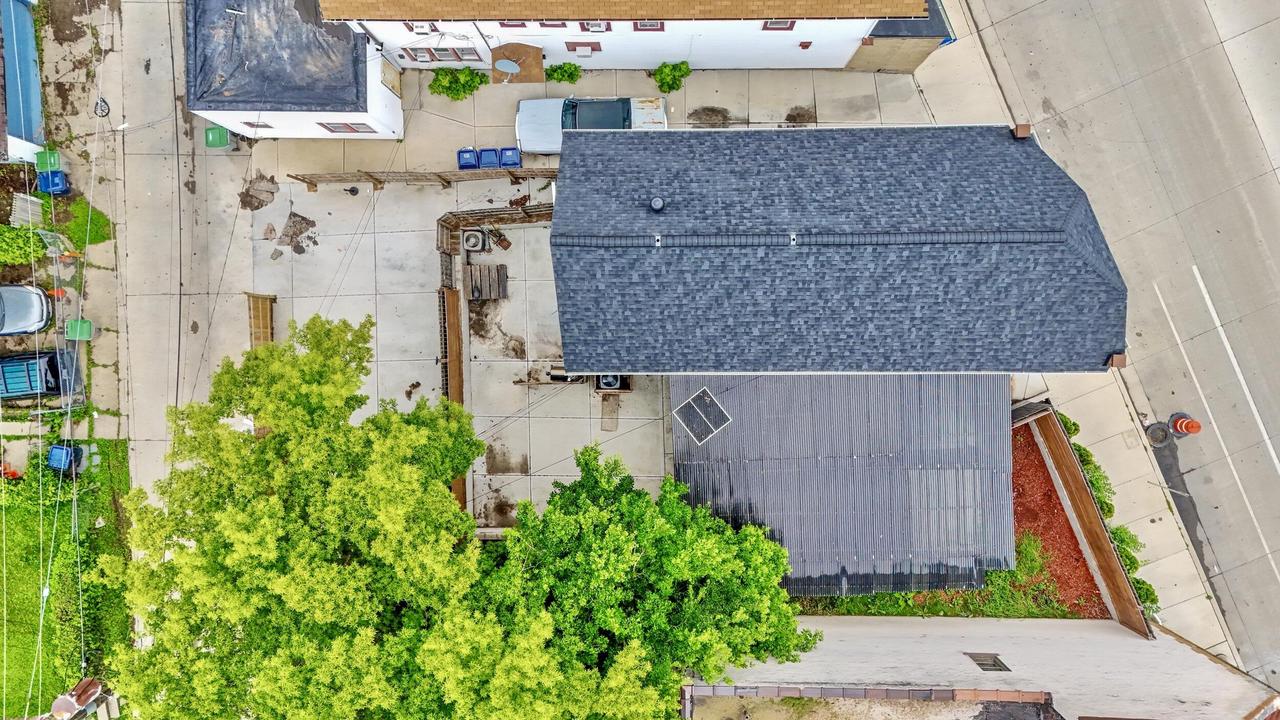 3941 North Teutonia AVENUE 3943