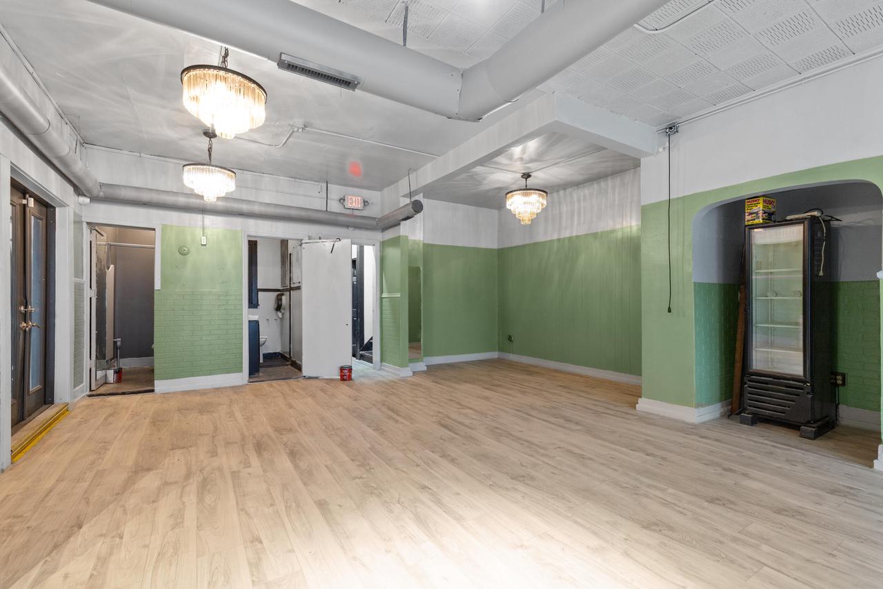 3941 North Teutonia AVENUE 3943