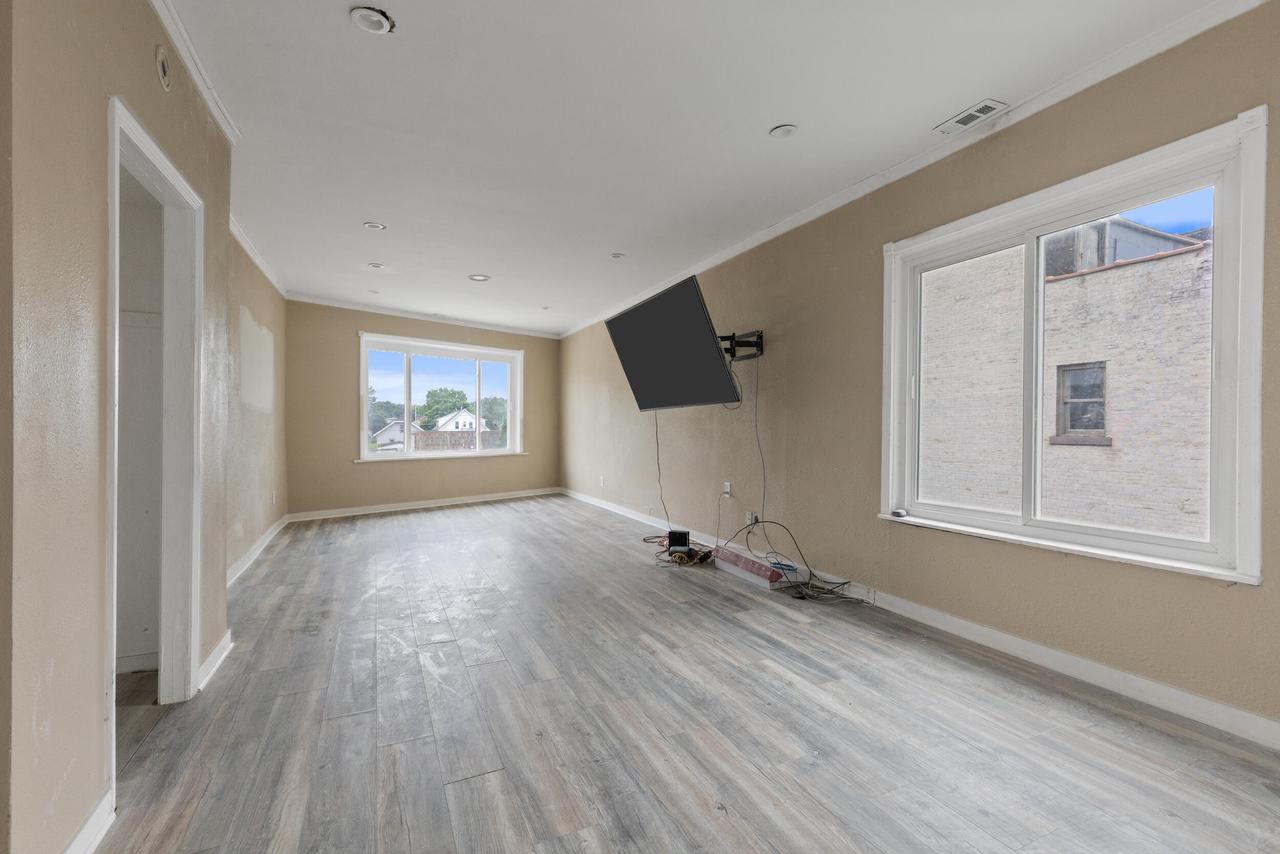 3941 North Teutonia AVENUE 3943