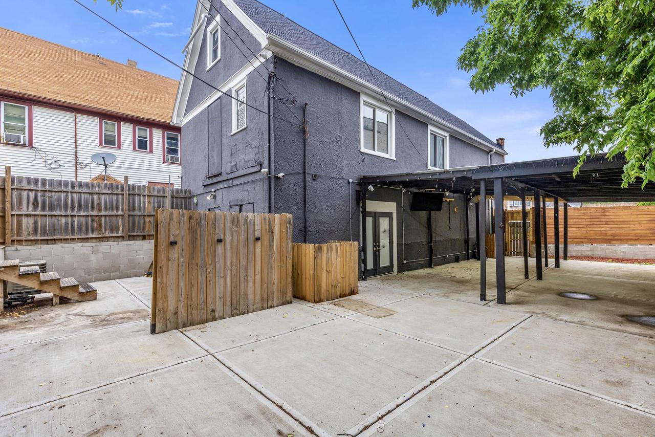 3941 North Teutonia AVENUE 3943