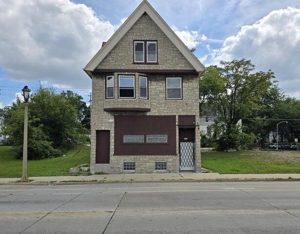 3925 West North AVENUE