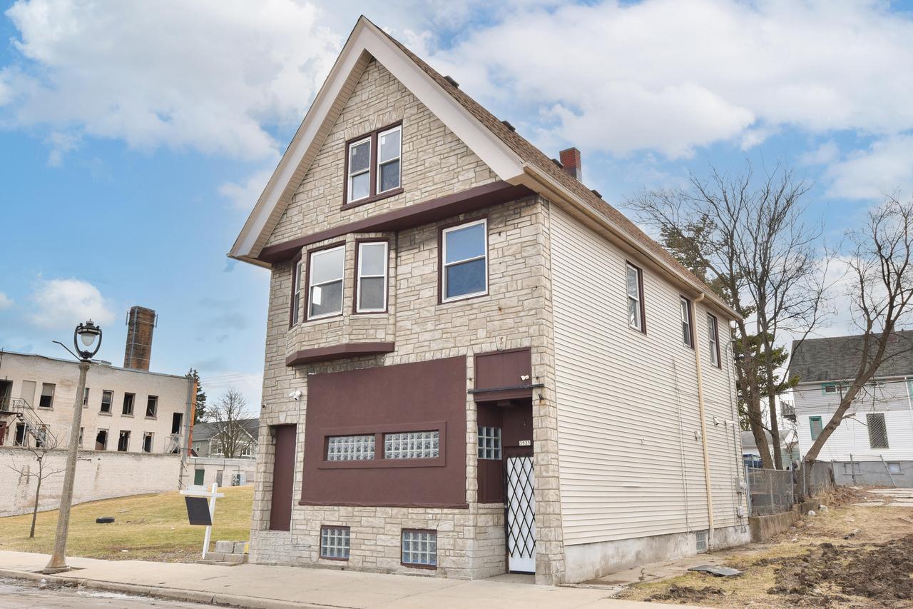 3925 West North AVENUE