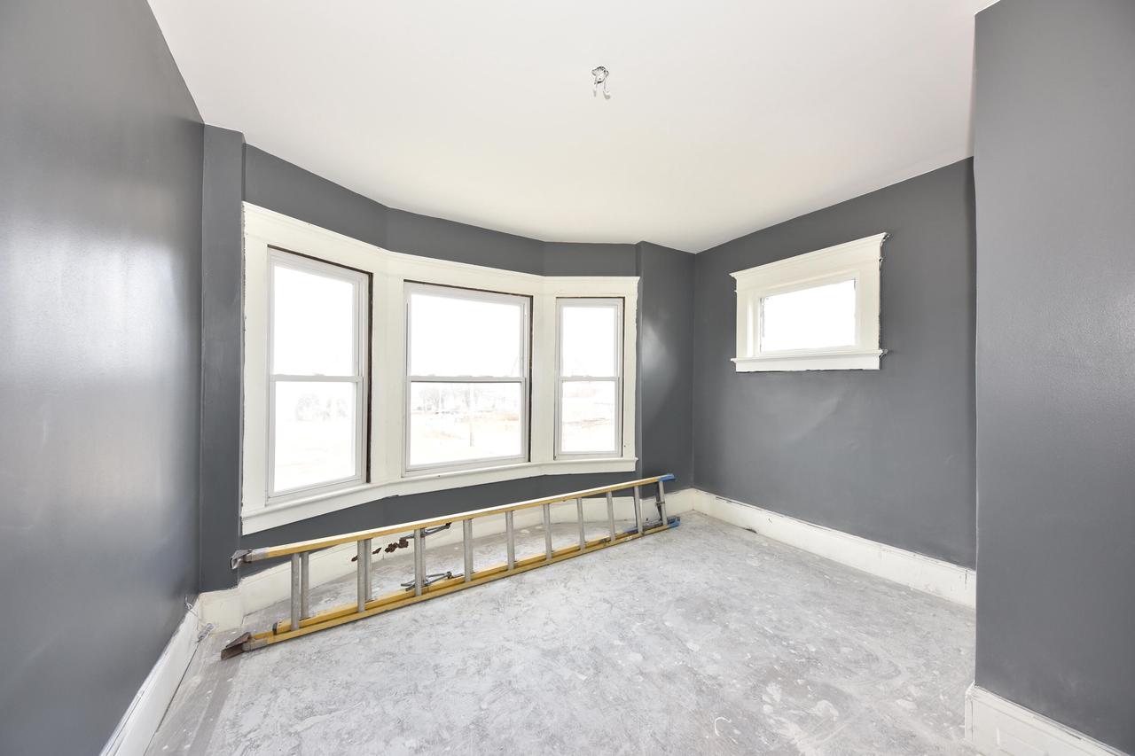 3925 West North AVENUE