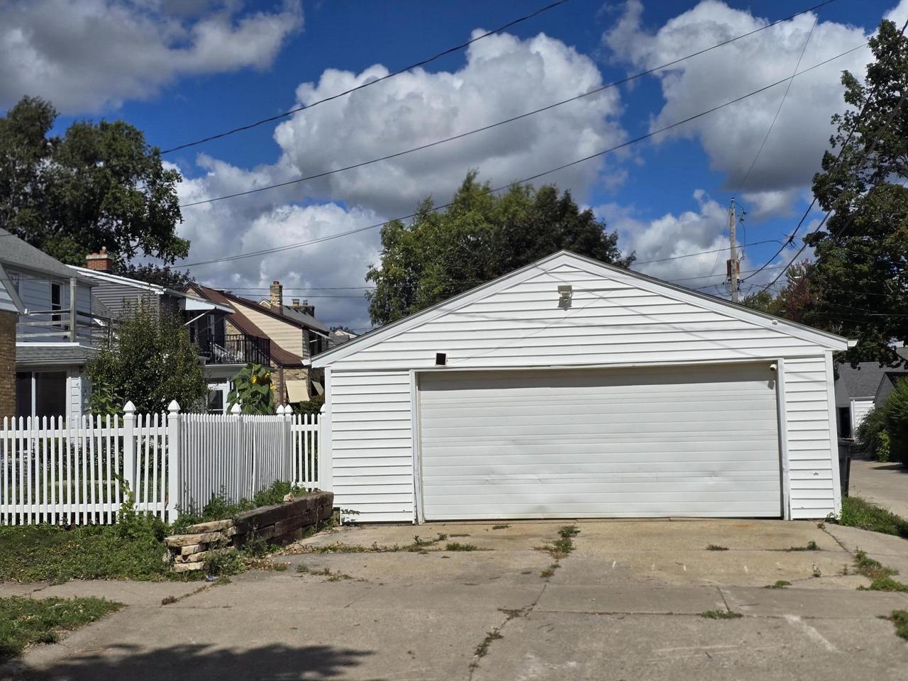 5828 West Hayes AVENUE