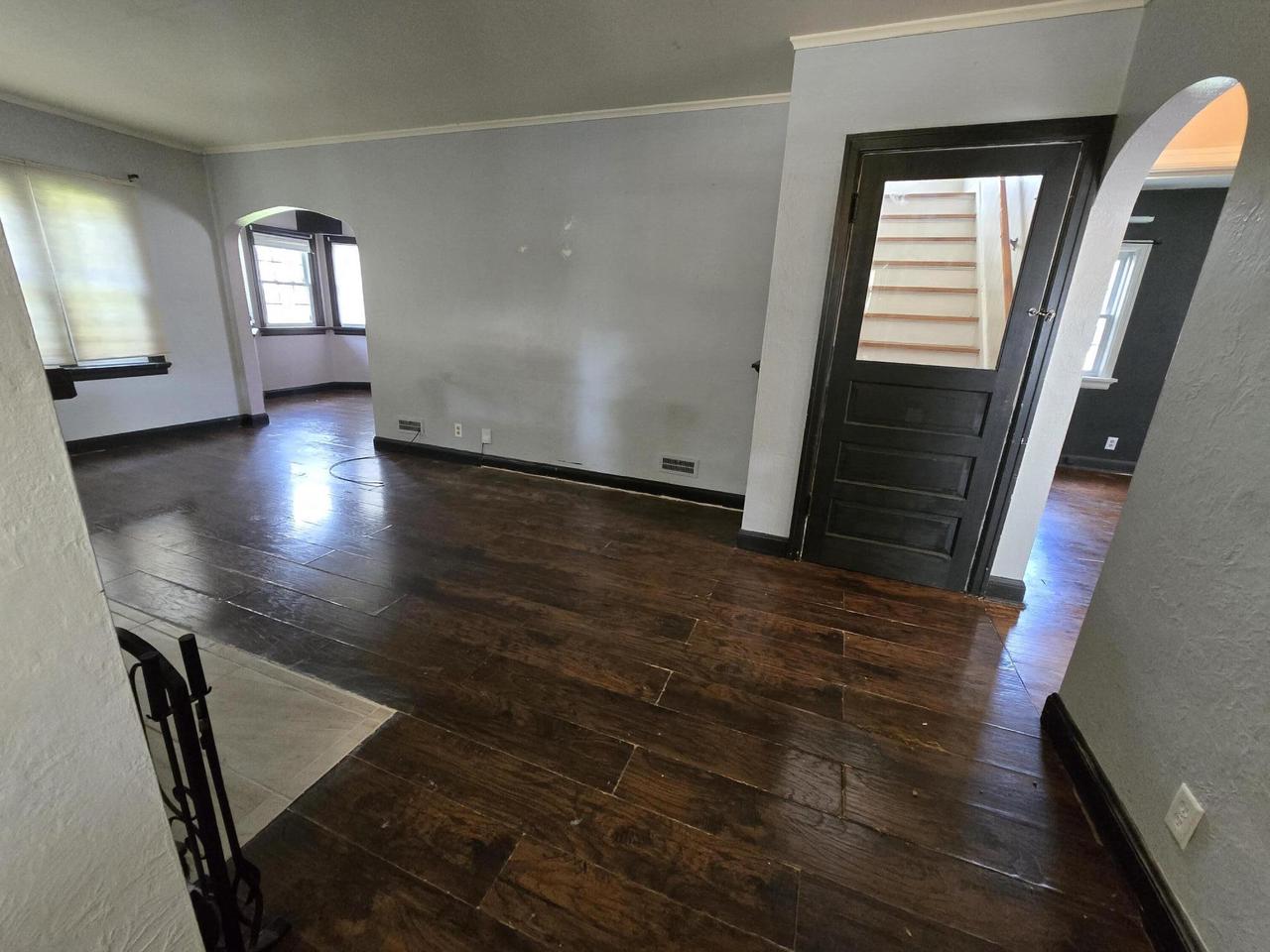 5828 West Hayes AVENUE