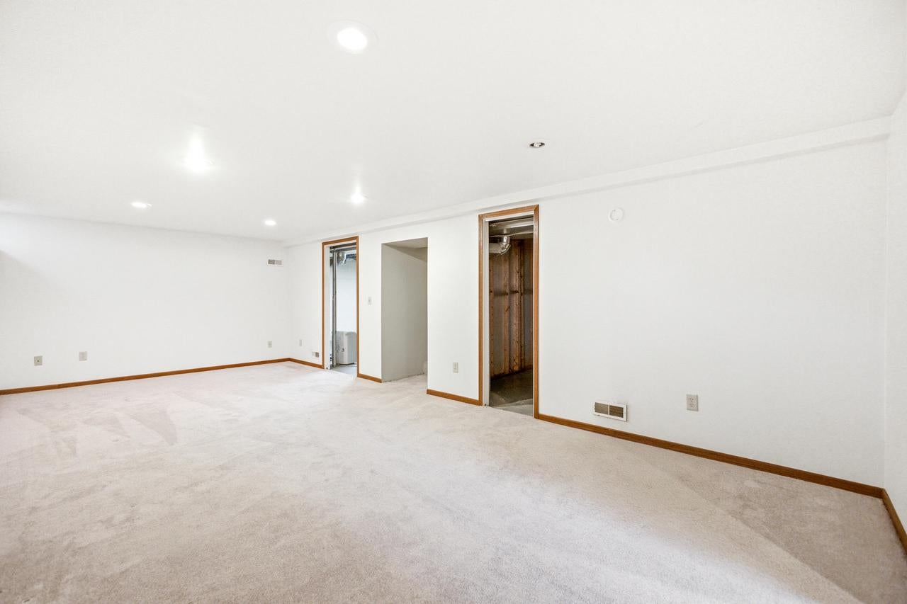723 Roosevelt AVENUE