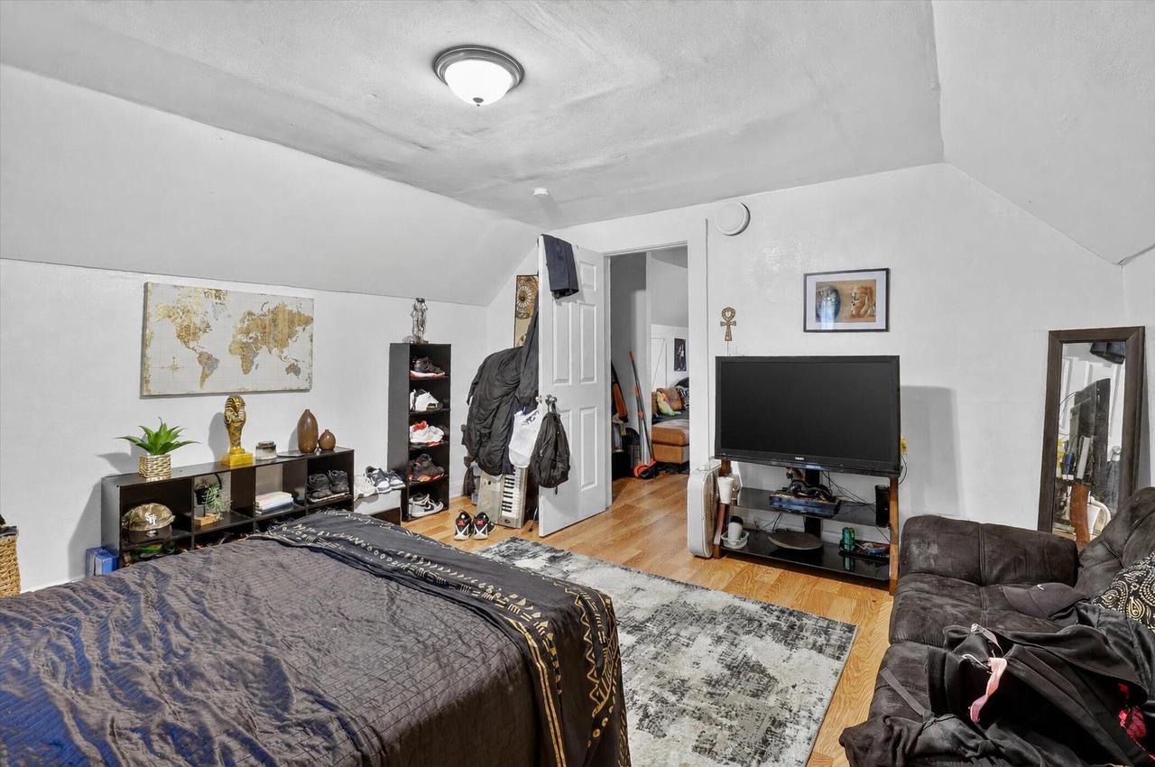 2633 S 3rd STREET