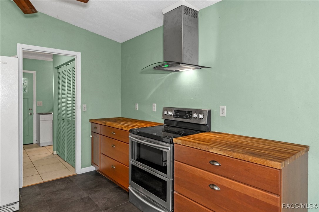 6724 S Beagle Drive
