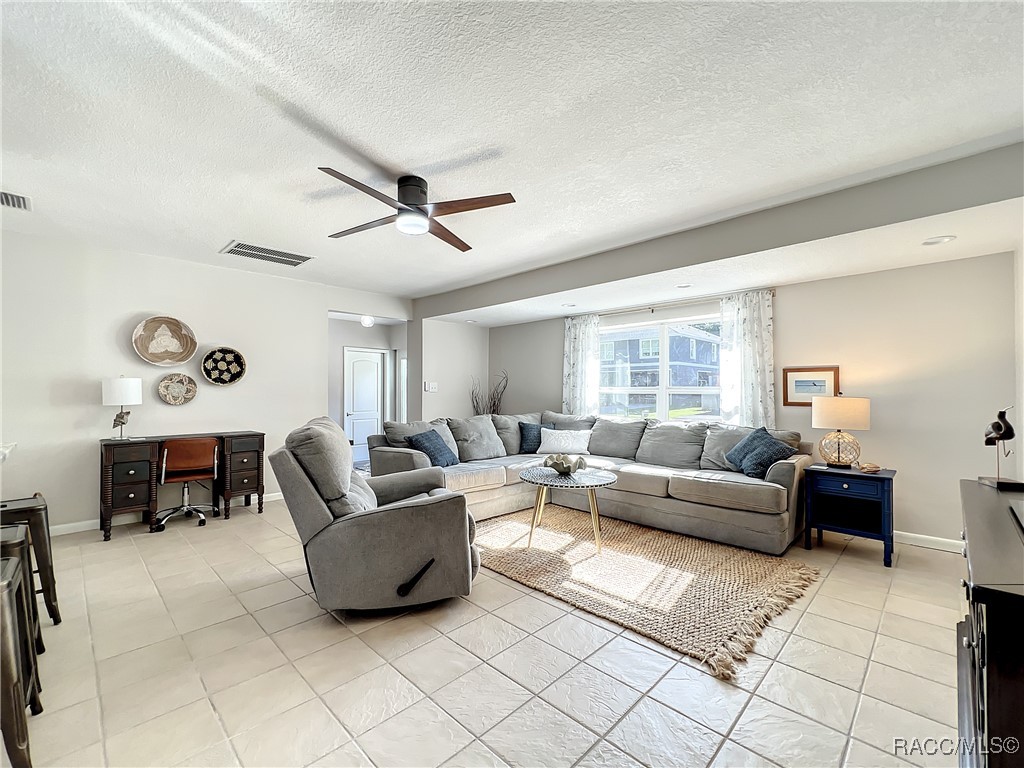 950 N Gardenview Terrace