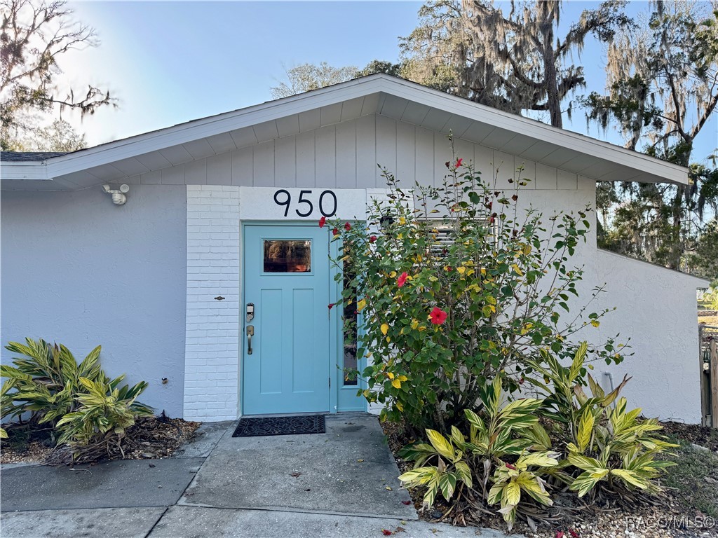 950 N Gardenview Terrace