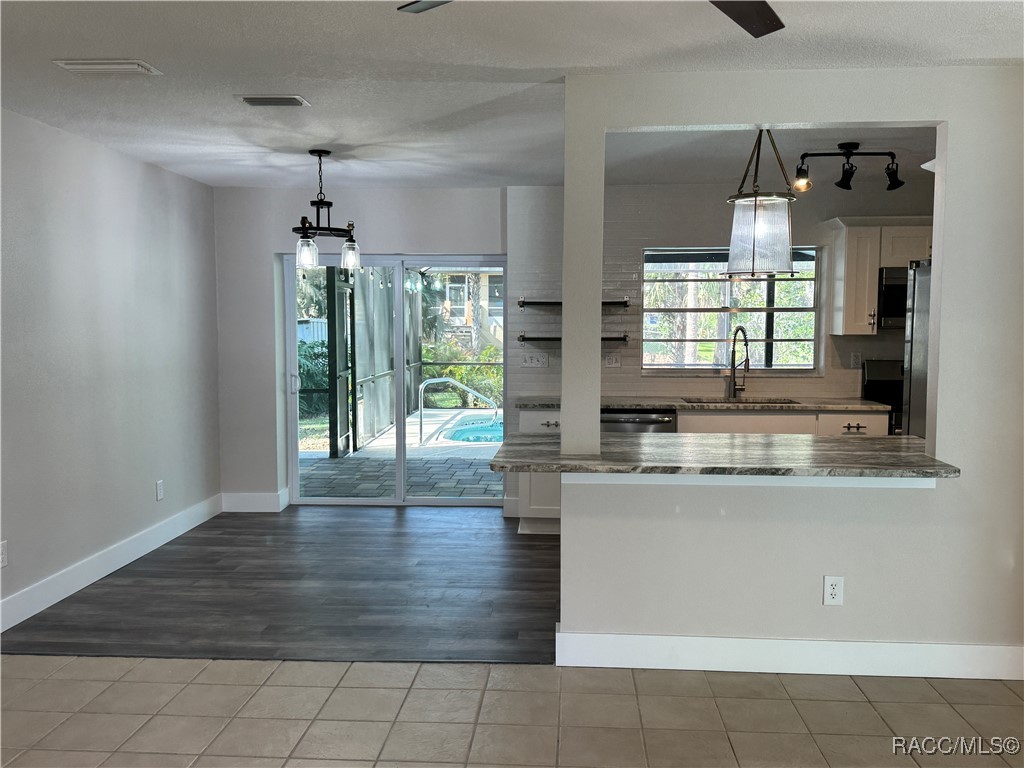 950 N Gardenview Terrace