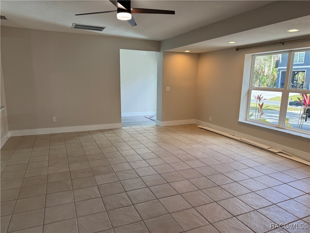 950 N Gardenview Terrace
