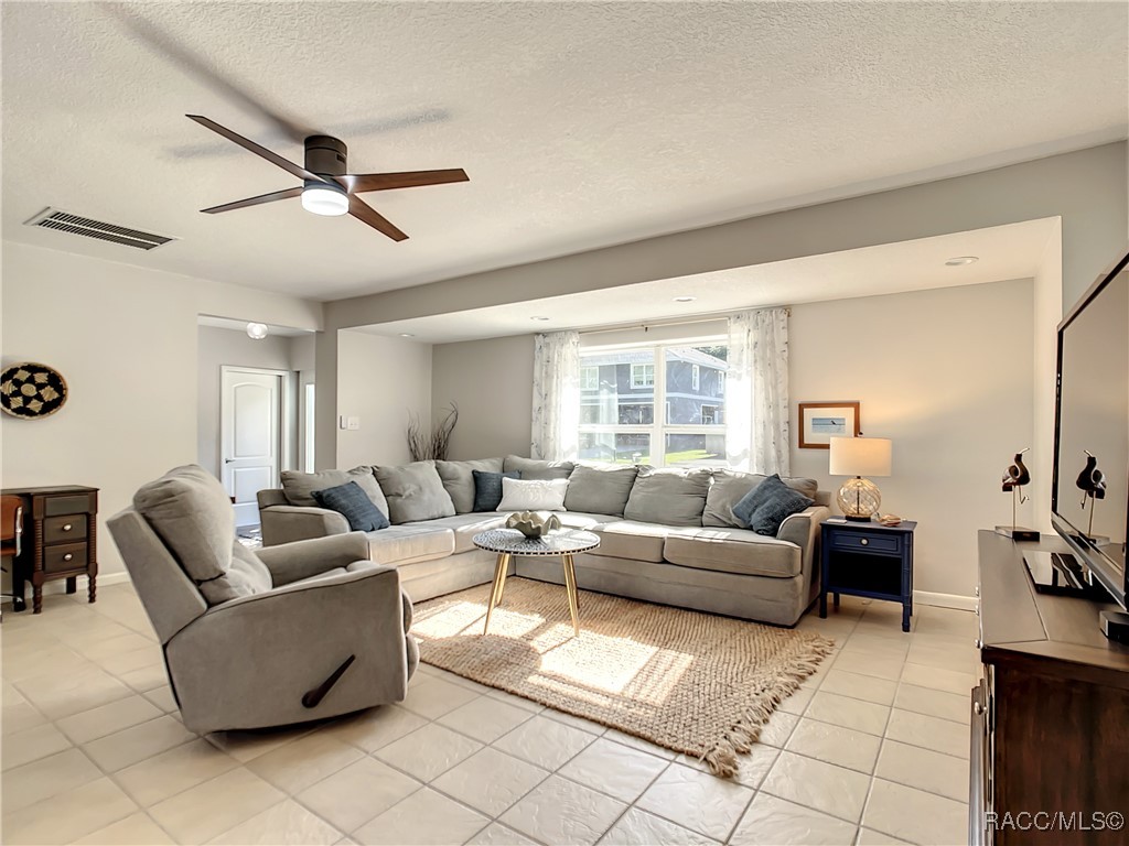 950 N Gardenview Terrace