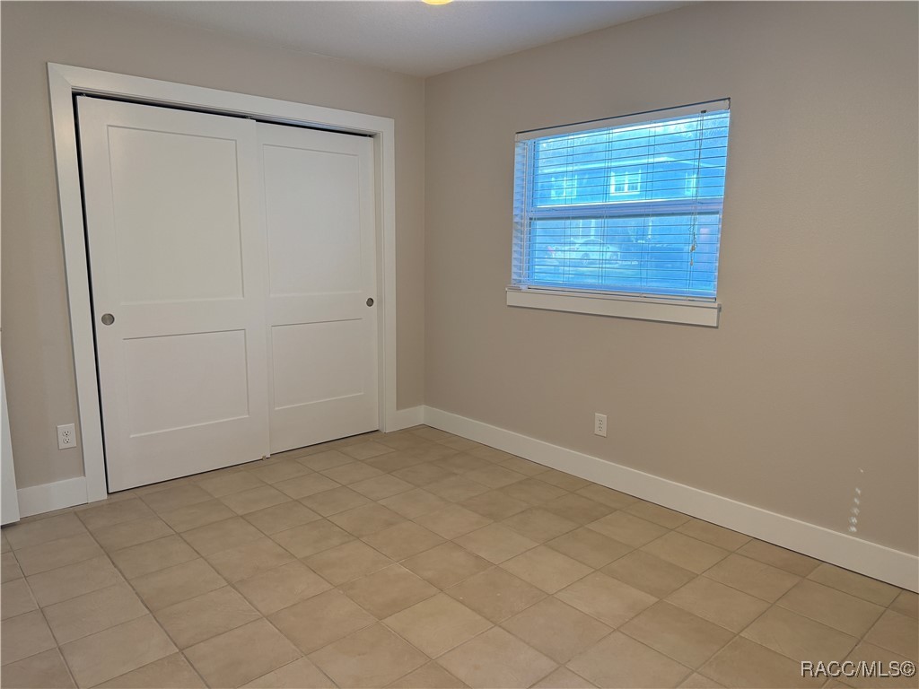 950 N Gardenview Terrace