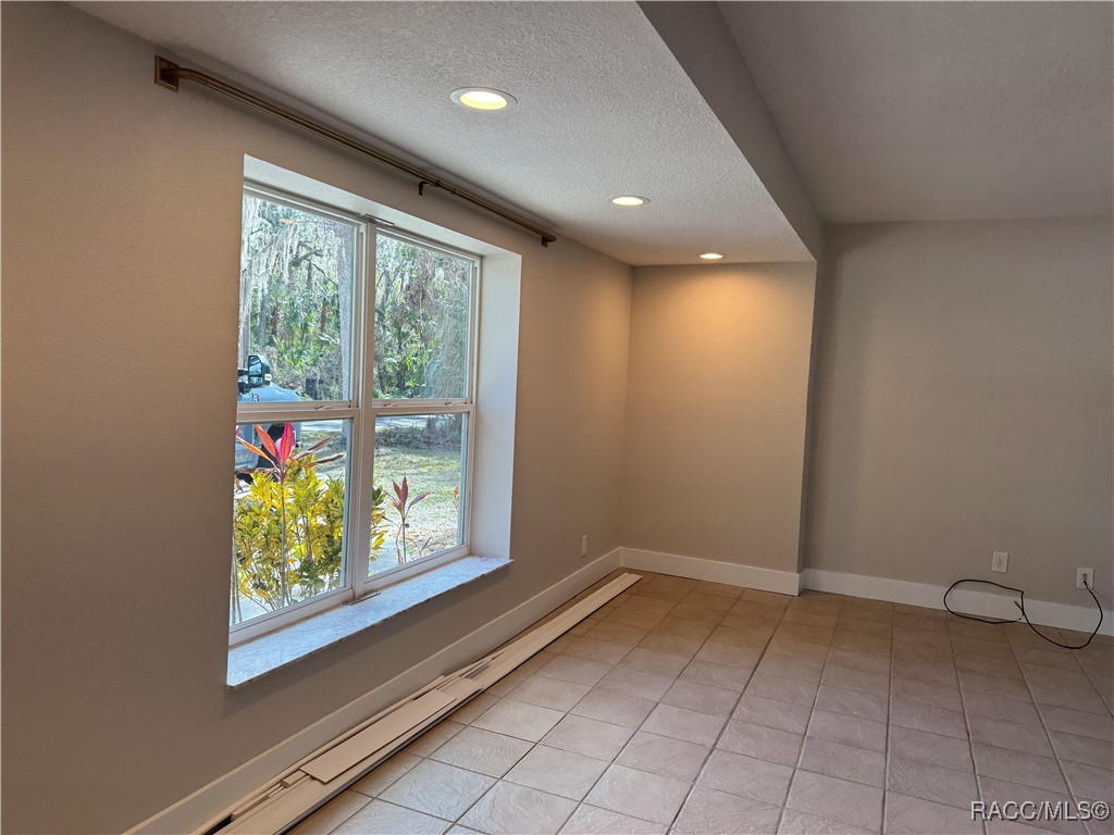 950 N Gardenview Terrace