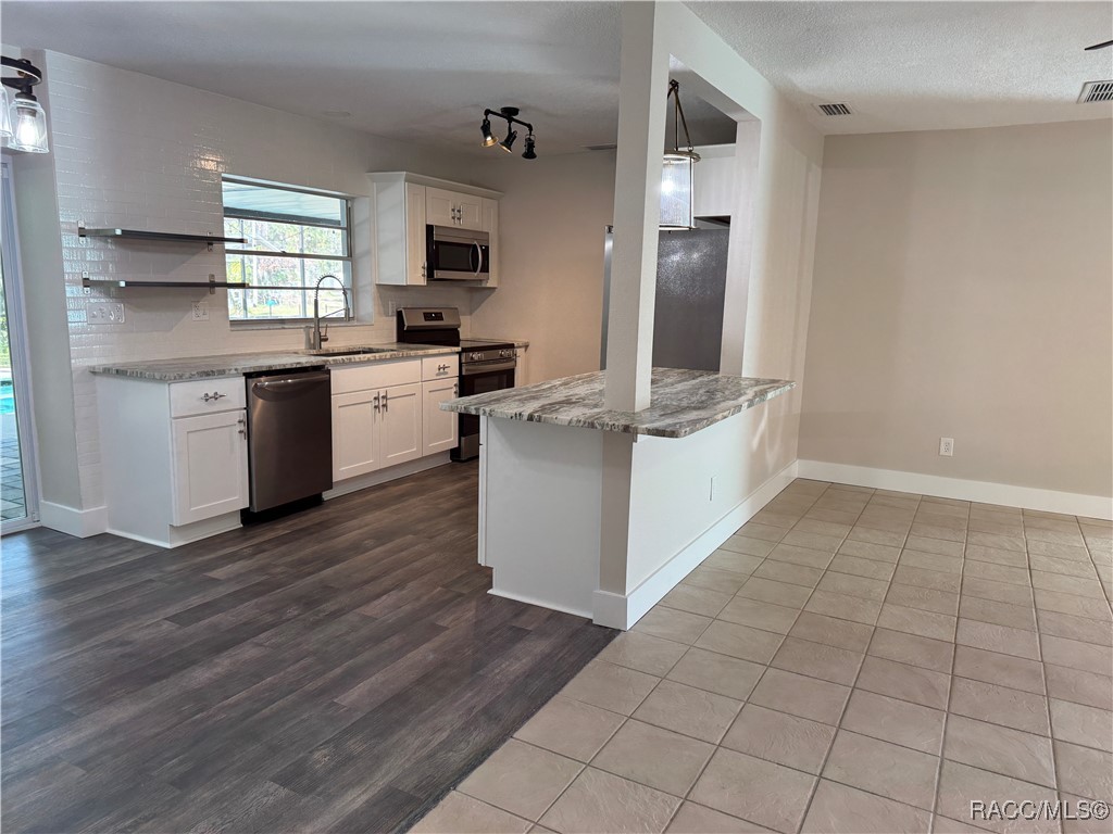 950 N Gardenview Terrace