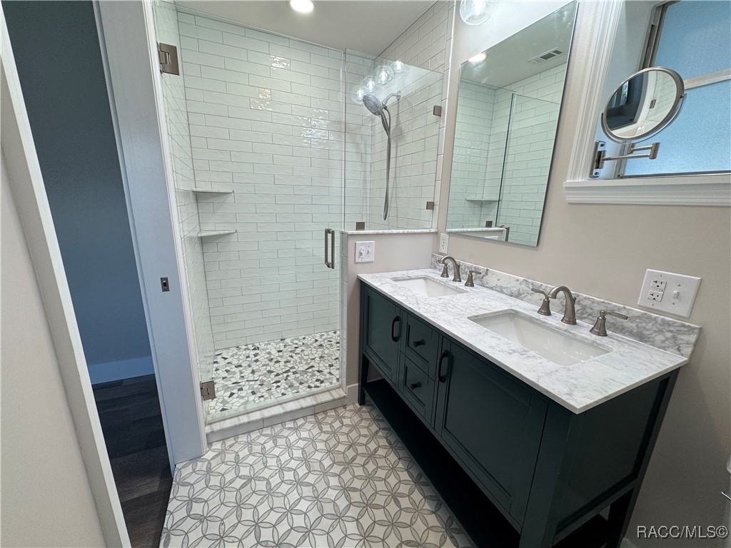 950 N Gardenview Terrace