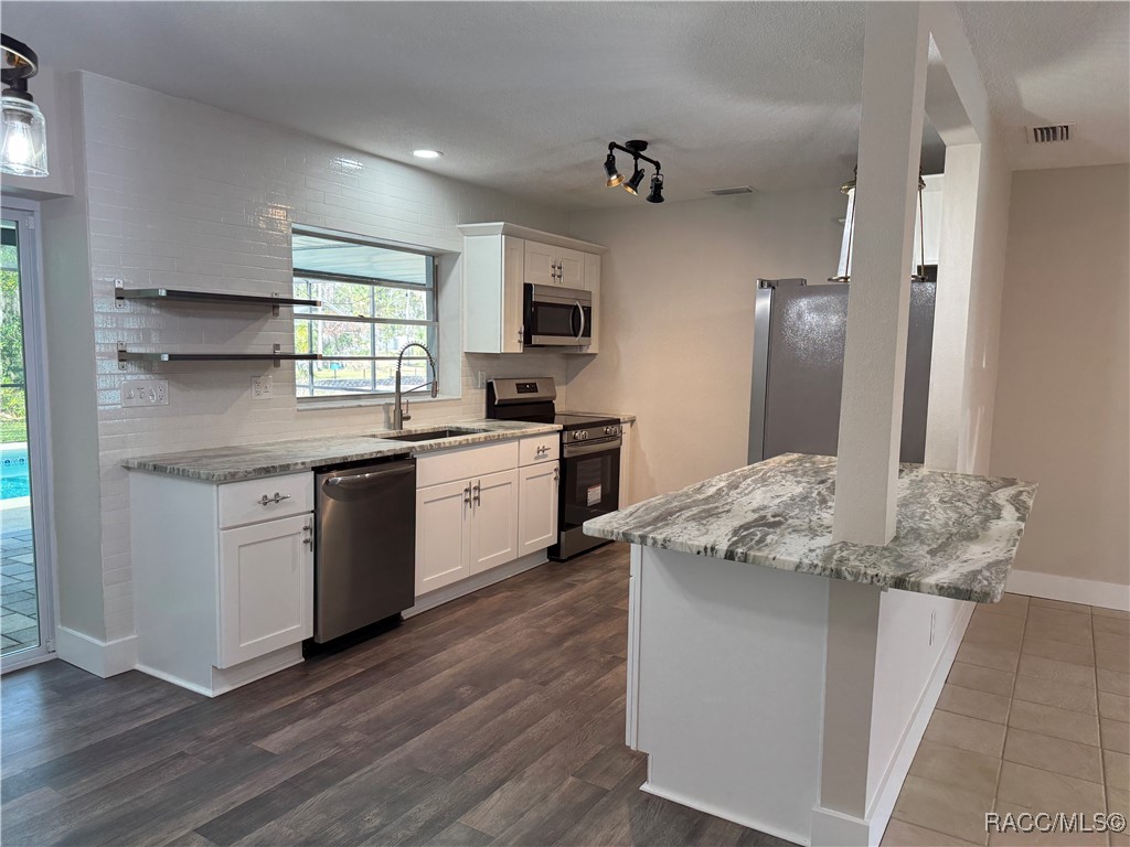 950 N Gardenview Terrace