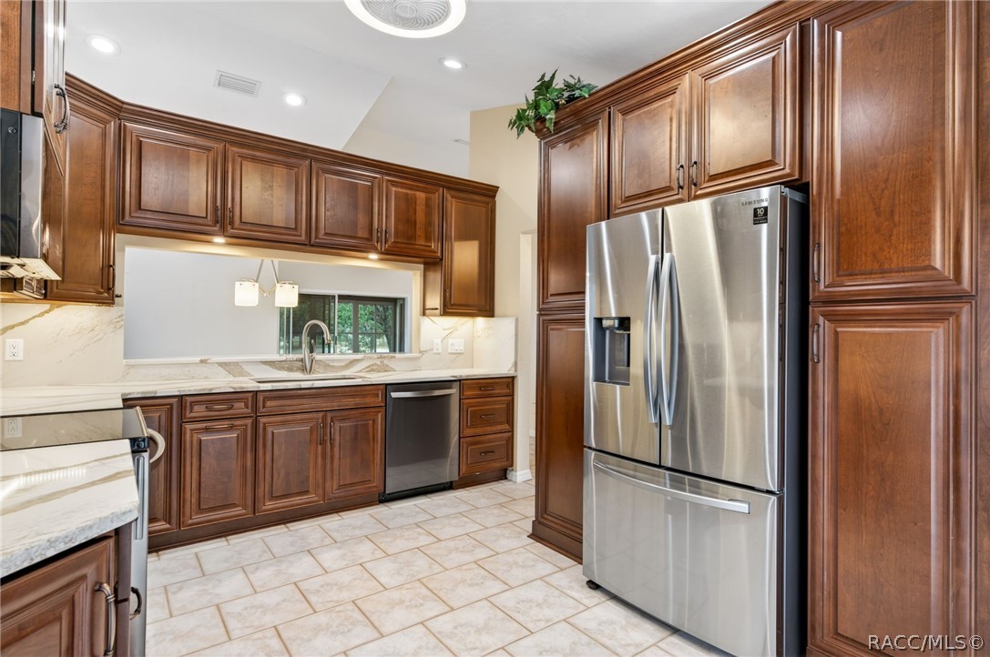 1603 N Foxboro Loop