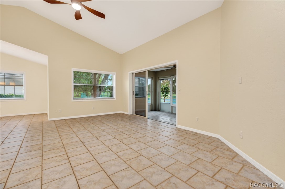 1603 N Foxboro Loop