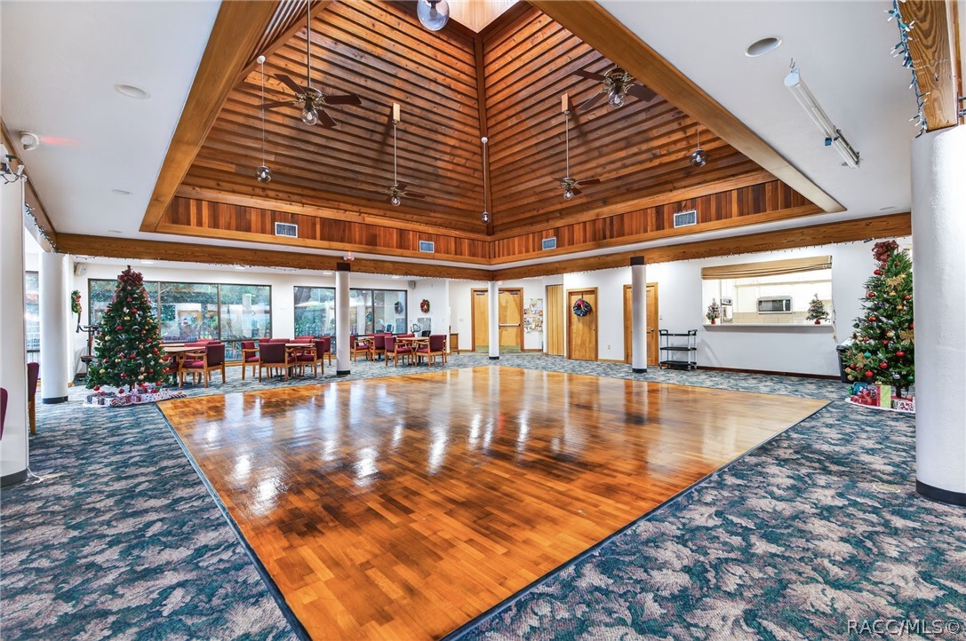 1603 N Foxboro Loop