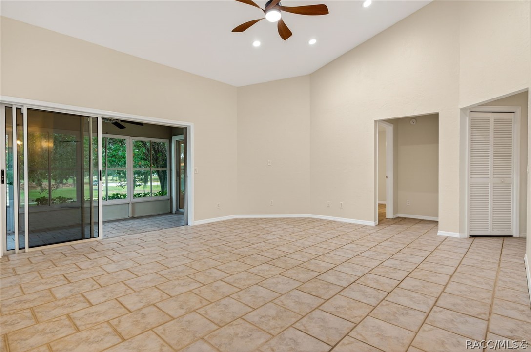 1603 N Foxboro Loop