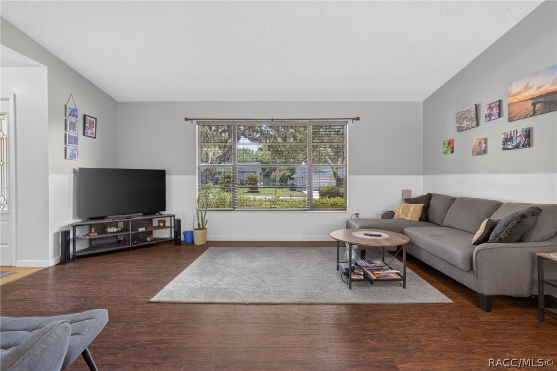 5929 W Woodside Drive