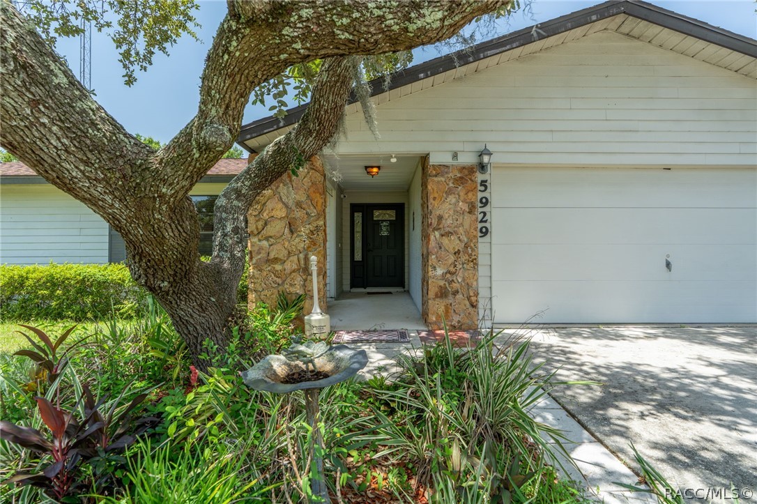 5929 W Woodside Drive
