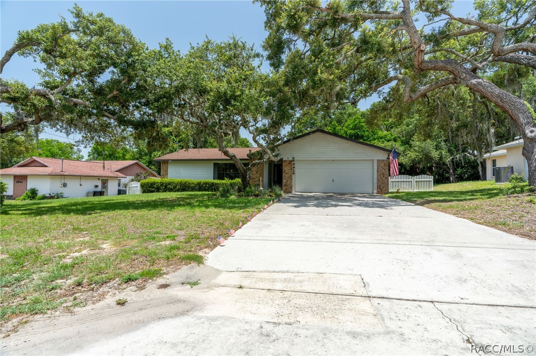 5929 W Woodside Drive
