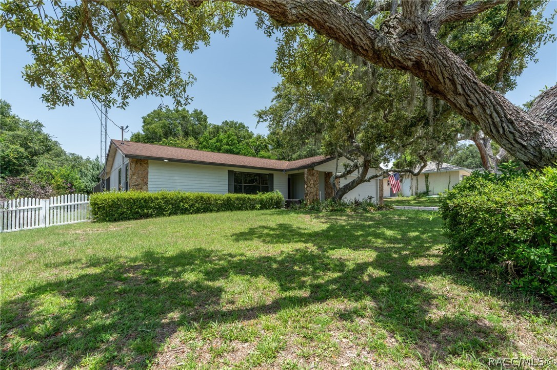 5929 W Woodside Drive