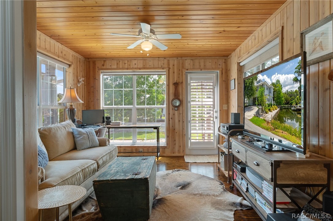 1035 N Appalachian Terrace