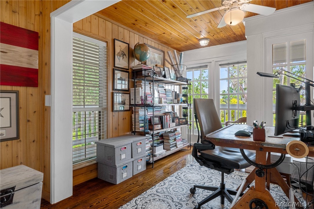 1035 N Appalachian Terrace